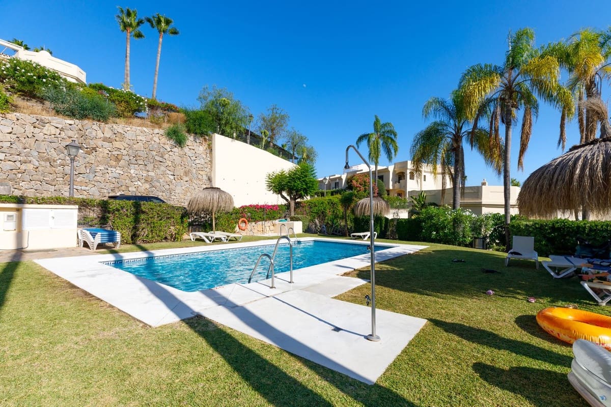 3 bedroom Apartment for sale in La Quinta - € 590,000 (Ref: 9108235)