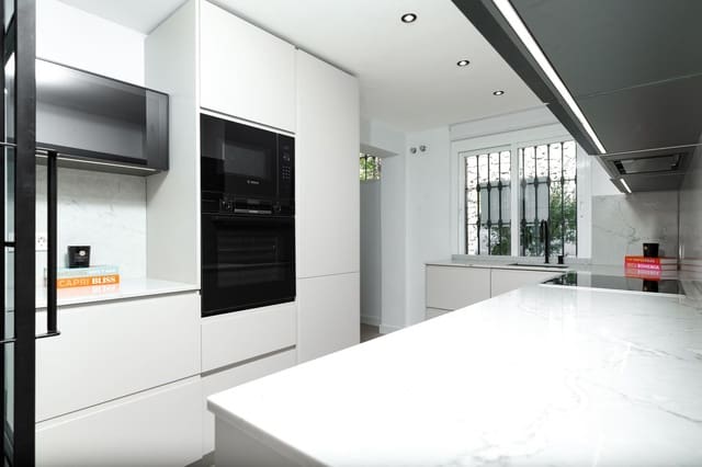 3 Zimmer Apartment zu verkaufen in La Quinta, Benahavís - 590.000 € (Ref: 9108235)