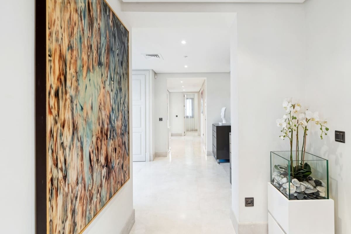 3 bedroom Apartment for sale in Estepona - € 3,400,000 (Ref: 9130426)