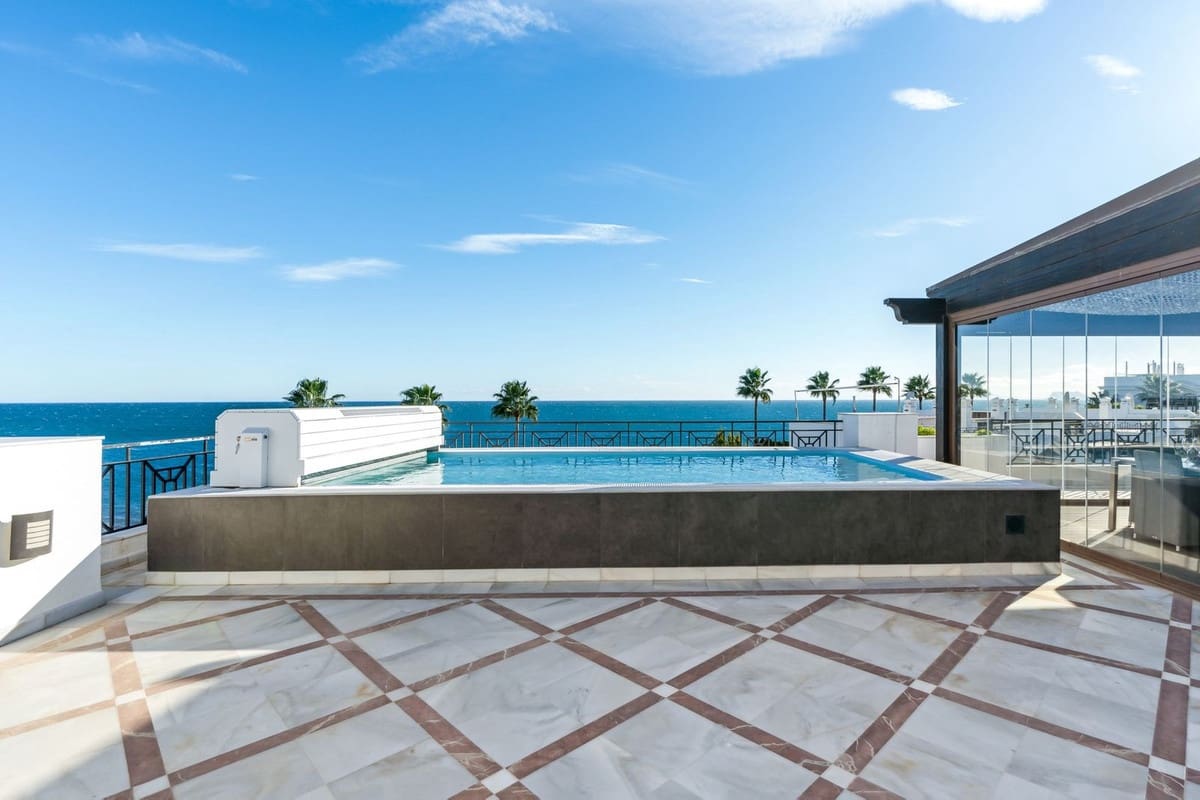 3 bedroom Apartment for sale in Estepona - € 3,400,000 (Ref: 9130426)