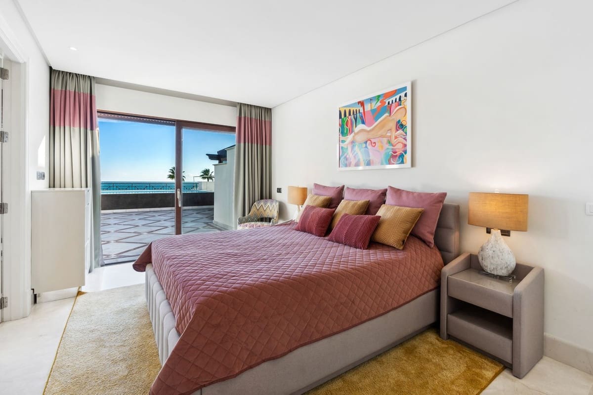 3 bedroom Apartment for sale in Estepona - € 3,400,000 (Ref: 9130426)