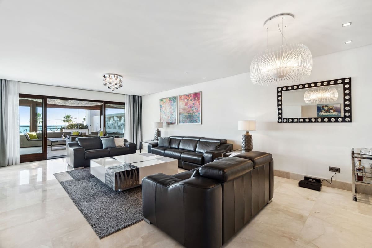 3 bedroom Apartment for sale in Estepona - € 3,400,000 (Ref: 9130426)