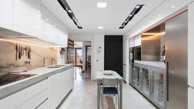 6 makuuhuone Huoneisto myytävänä paikassa Estepona - 3 850 000 € (Ref: 9130427)