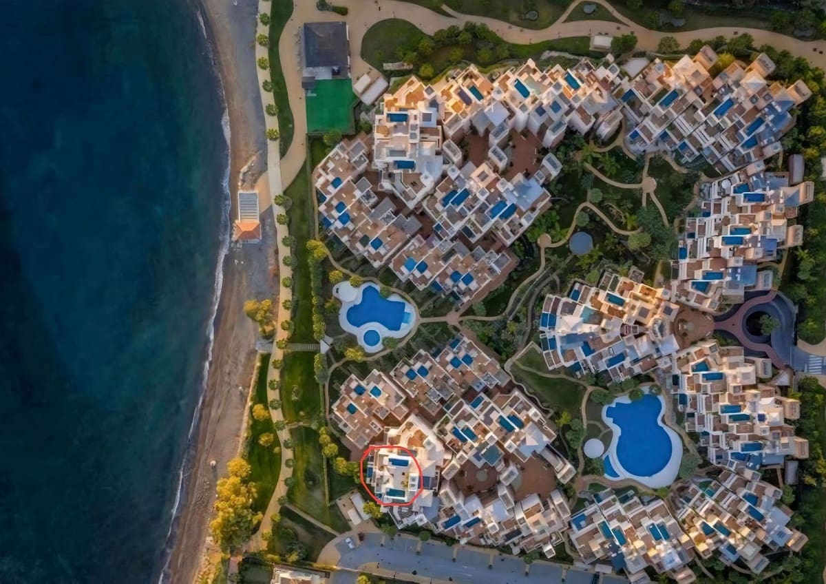 6 bedroom Apartment for sale in Estepona - € 3,850,000 (Ref: 9130427)