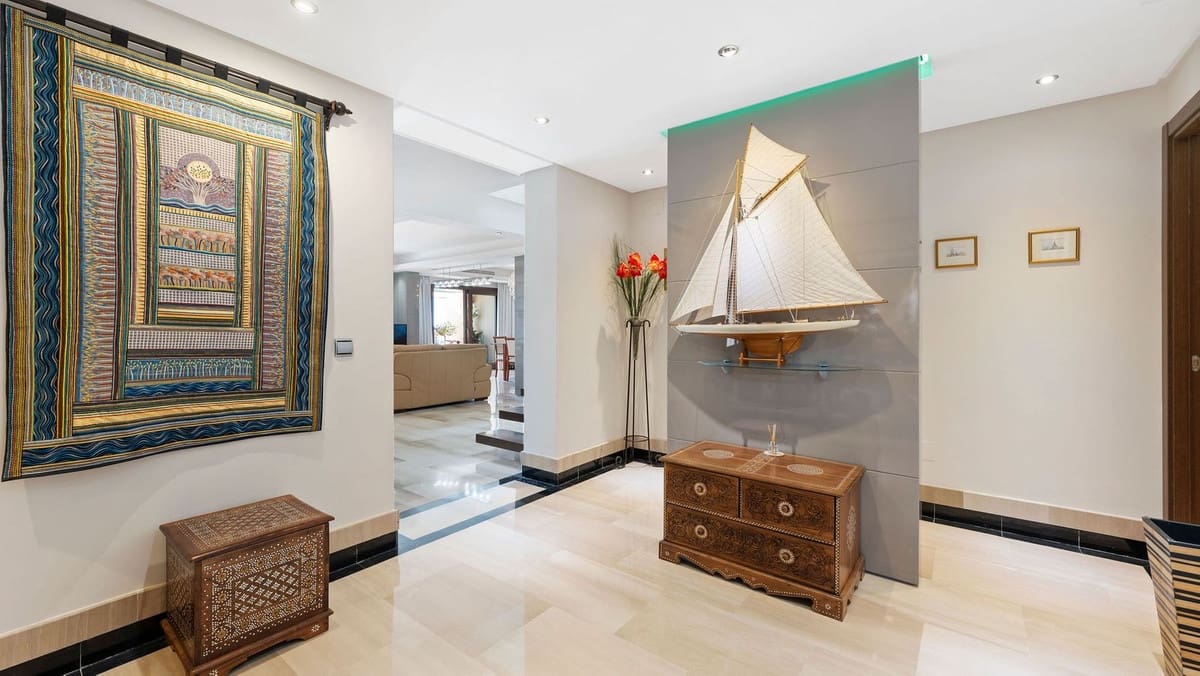 6 slaapkamer Appartement te koop in Estepona - € 3.450.000 (Ref: 9130427)