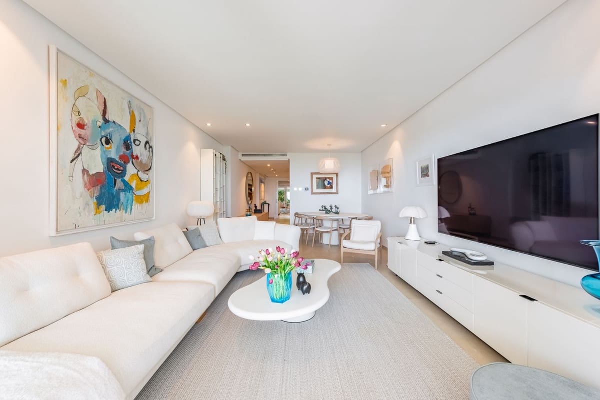 2 bedroom Apartment for sale in Estepona with garage - € 1,250,000 (Ref: 9130500)