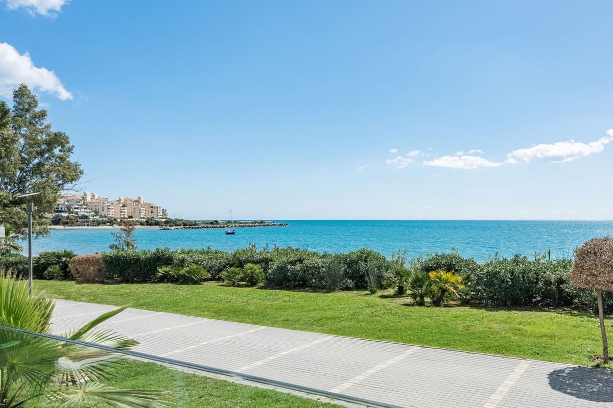 2 bedroom Apartment for sale in Estepona with garage - € 1,250,000 (Ref: 9130500)