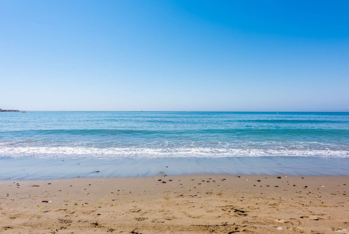 2 bedroom Apartment for sale in Estepona with garage - € 1,250,000 (Ref: 9130500)