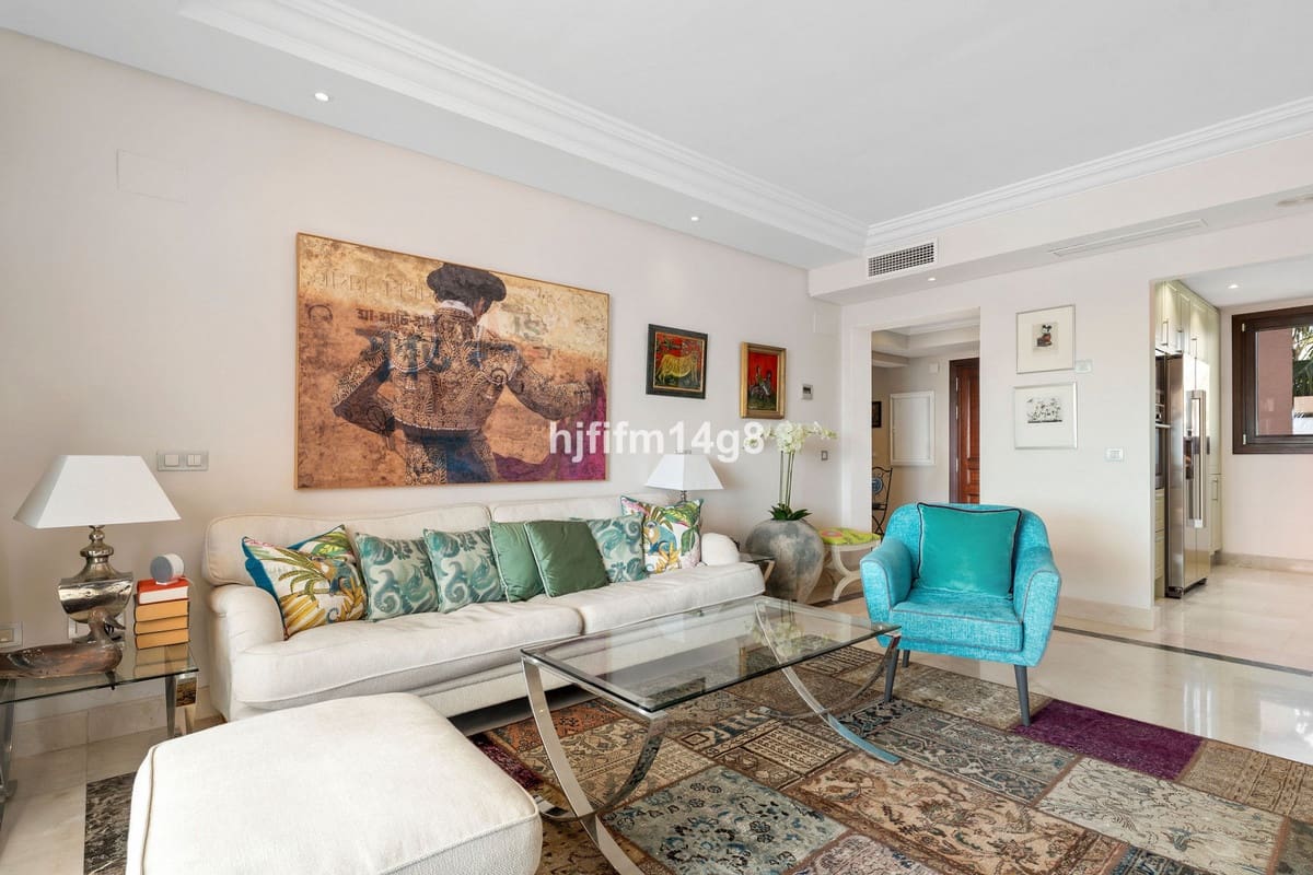 3 bedroom Apartment for sale in Estepona - € 1,595,000 (Ref: 9130501)