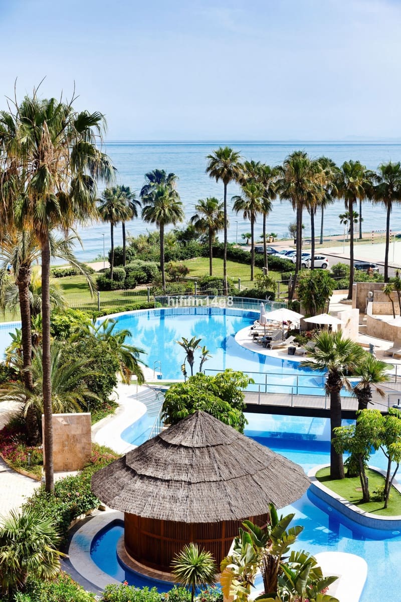 3 bedroom Apartment for sale in Estepona - € 1,595,000 (Ref: 9130501)