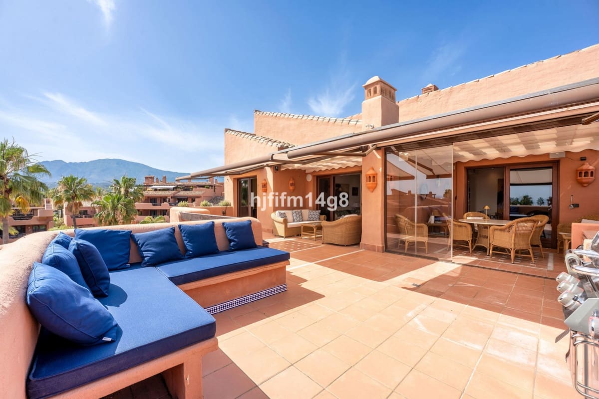 3 bedroom Apartment for sale in Estepona - € 1,595,000 (Ref: 9130501)