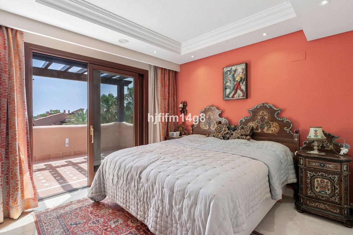 3 bedroom Apartment for sale in Estepona - € 1,595,000 (Ref: 9130501)