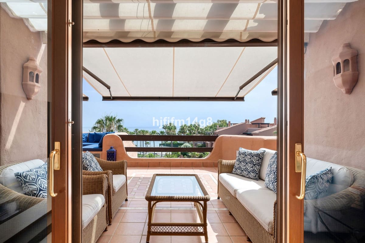 3 bedroom Apartment for sale in Estepona - € 1,595,000 (Ref: 9130501)