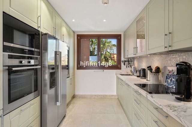 Apartamento de 3 habitaciones en Estepona en venta - 1.595.000 € (Ref: 9130501)