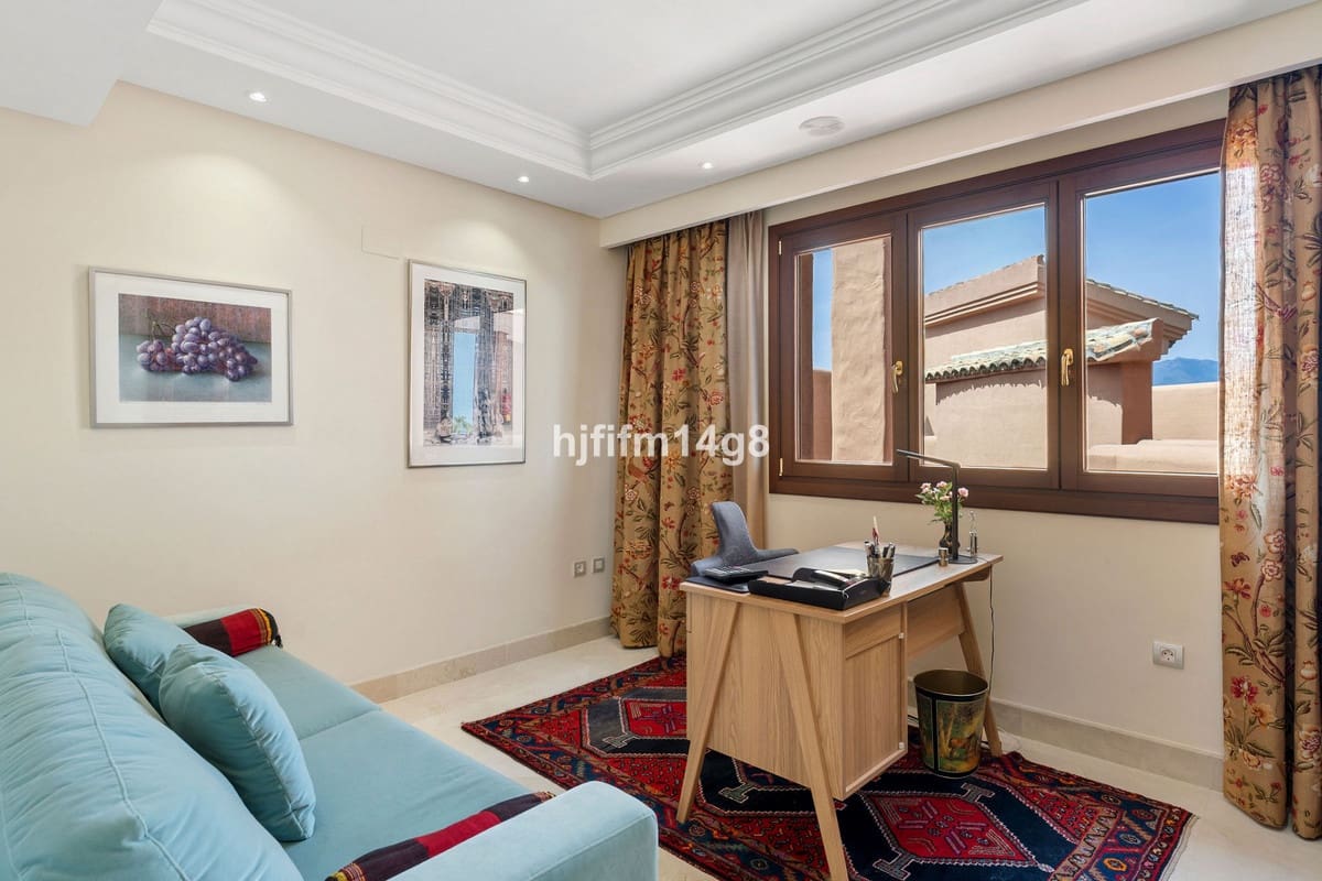 3 bedroom Apartment for sale in Estepona - € 1,595,000 (Ref: 9130501)