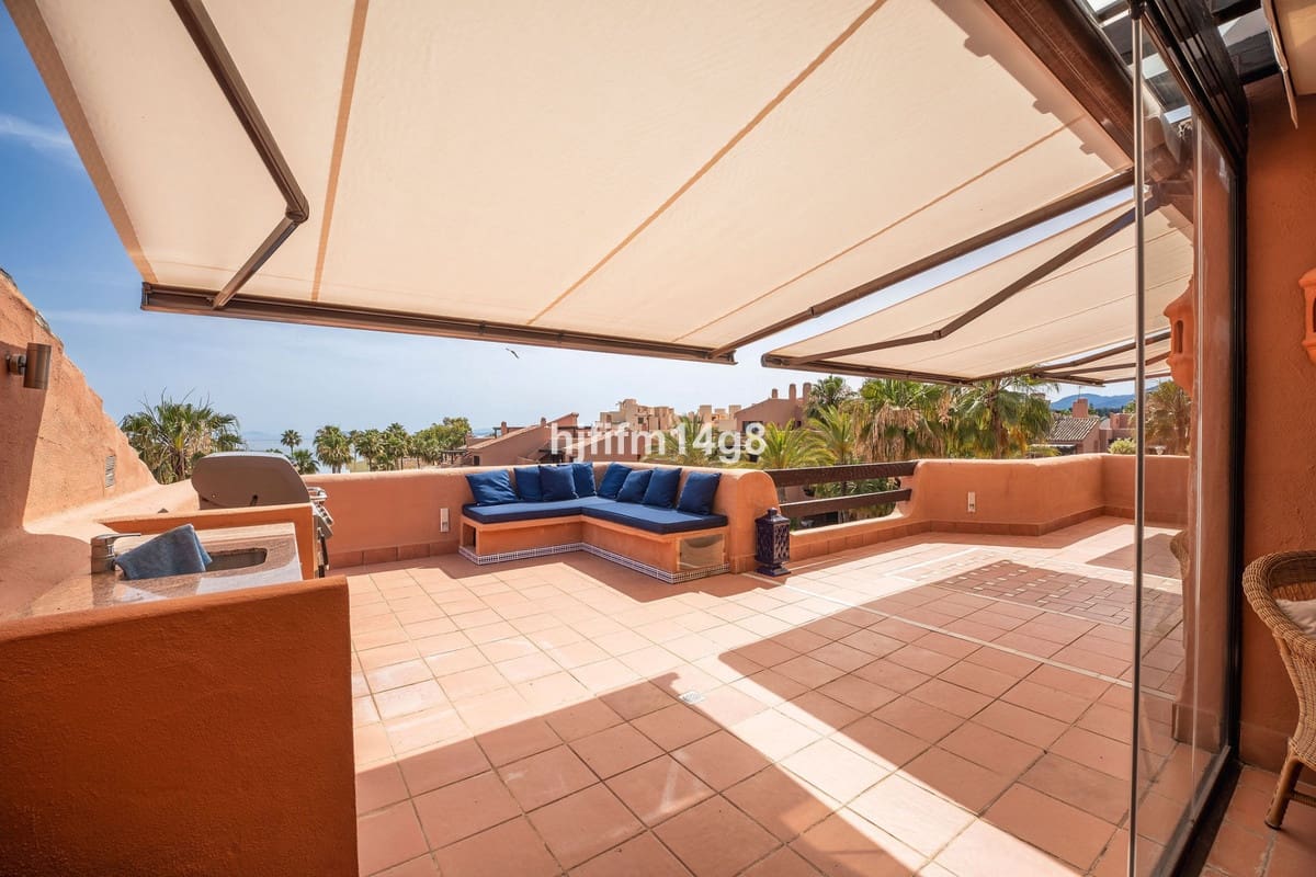 3 bedroom Apartment for sale in Estepona - € 1,595,000 (Ref: 9130501)