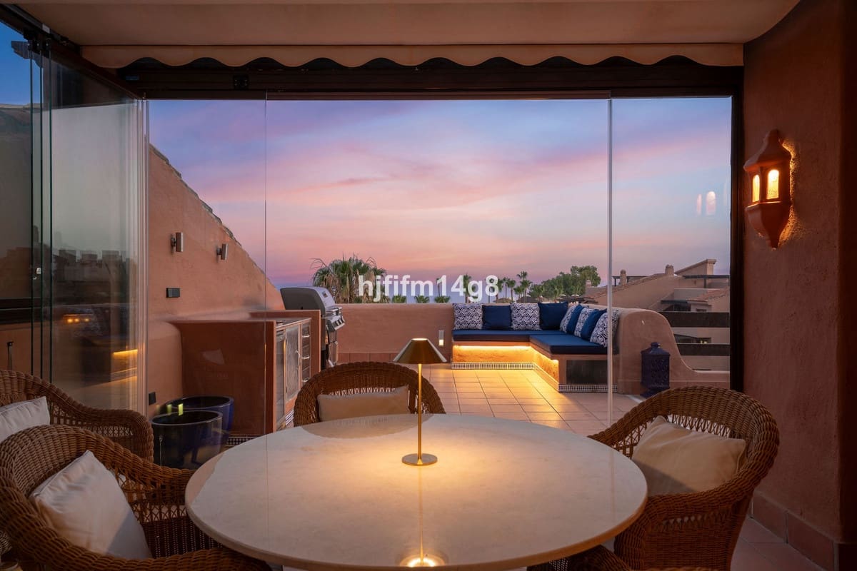 3 bedroom Apartment for sale in Estepona - € 1,595,000 (Ref: 9130501)