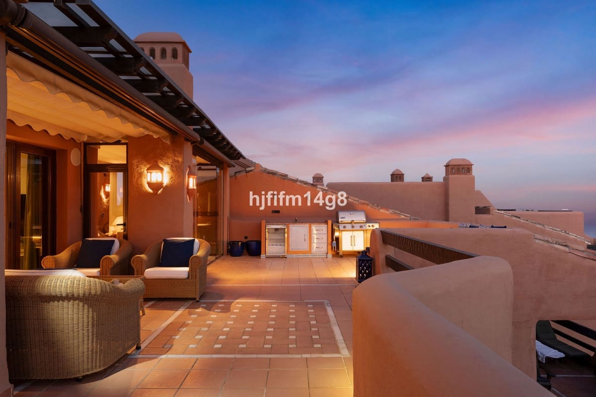 3 bedroom Apartment for sale in Estepona - € 1,595,000 (Ref: 9130501)