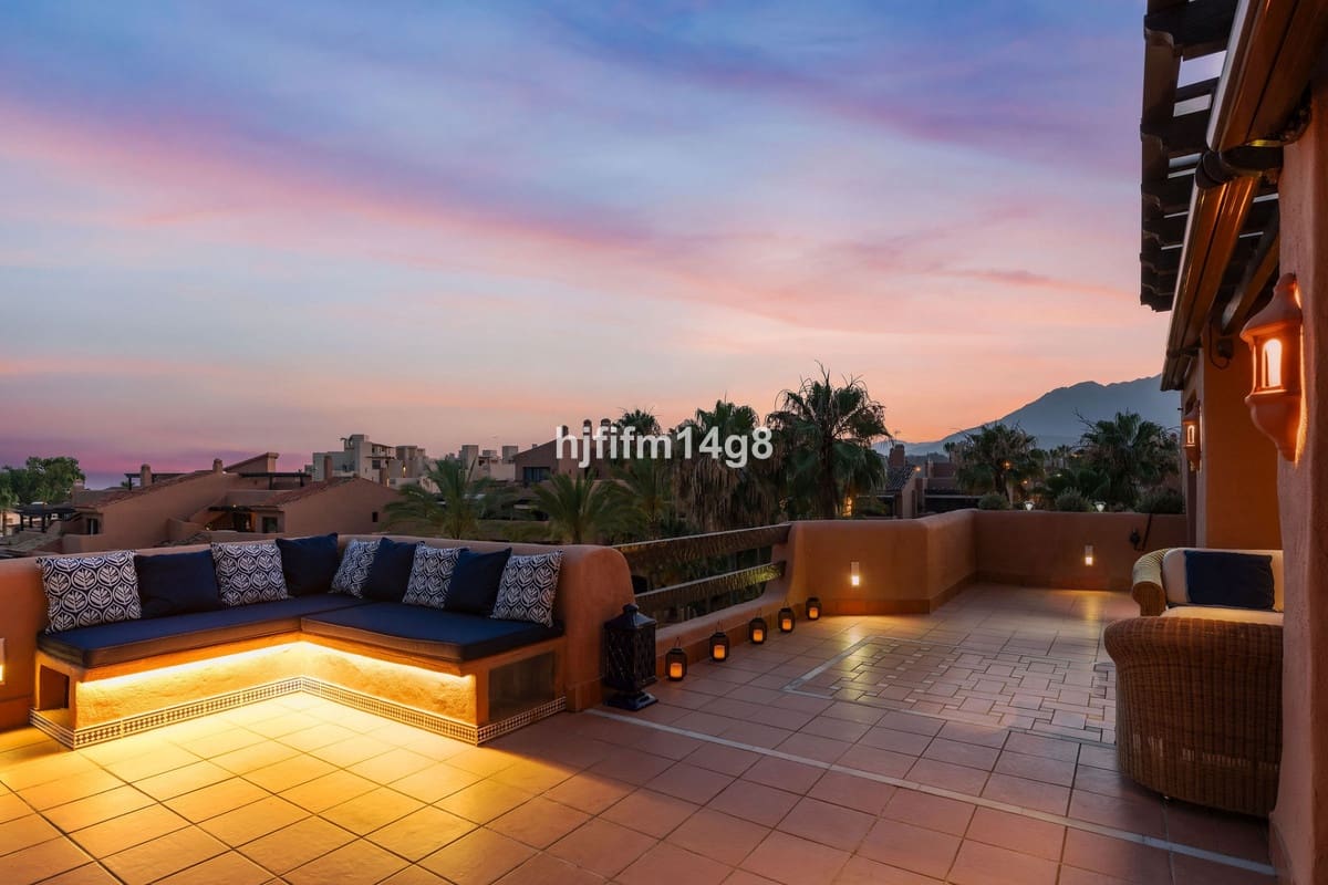 3 bedroom Apartment for sale in Estepona - € 1,595,000 (Ref: 9130501)