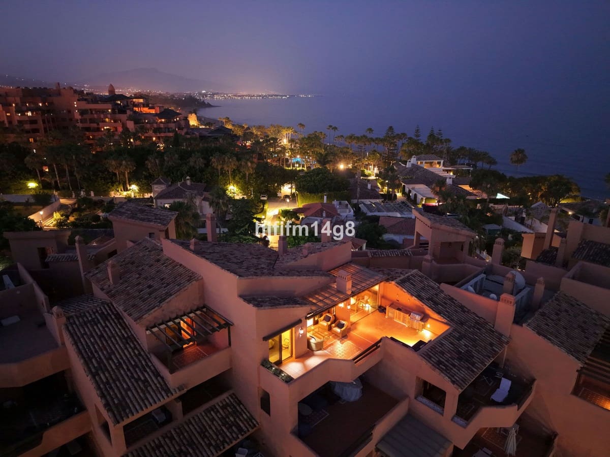3 bedroom Apartment for sale in Estepona - € 1,595,000 (Ref: 9130501)