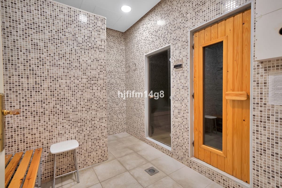 3 bedroom Apartment for sale in Estepona - € 1,595,000 (Ref: 9130501)