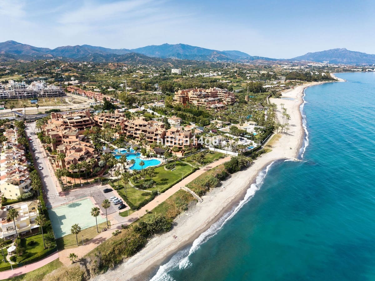 3 bedroom Apartment for sale in Estepona - € 1,595,000 (Ref: 9130501)