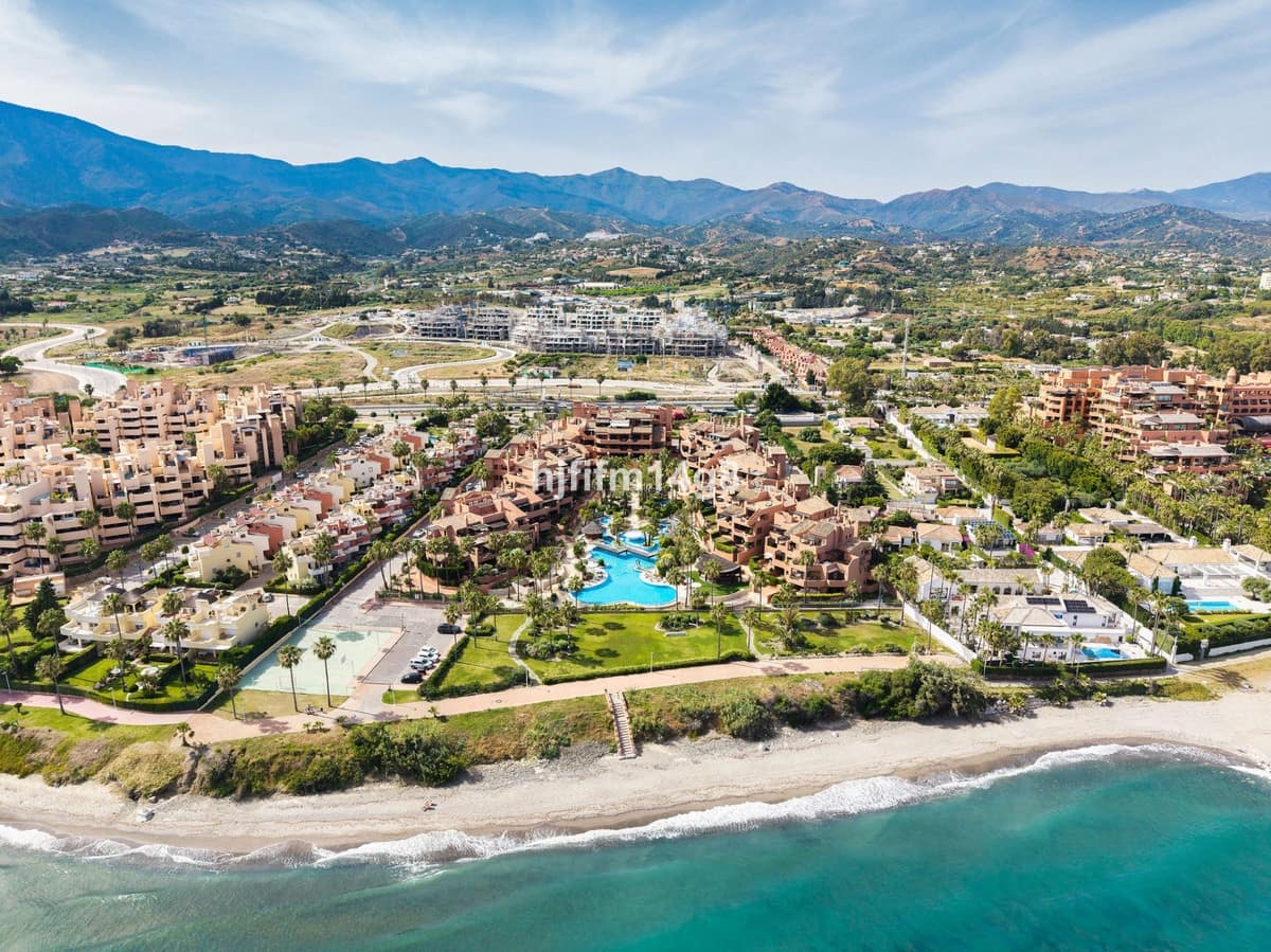 3 bedroom Apartment for sale in Estepona - € 1,595,000 (Ref: 9130501)