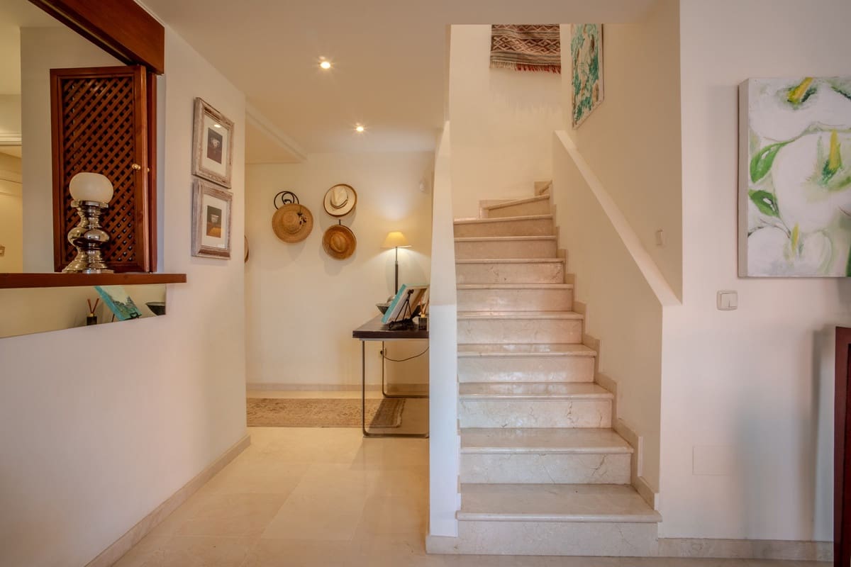 3 quarto Apartamento para venda em Estepona - 1 800 000 € (Ref: 9130503)