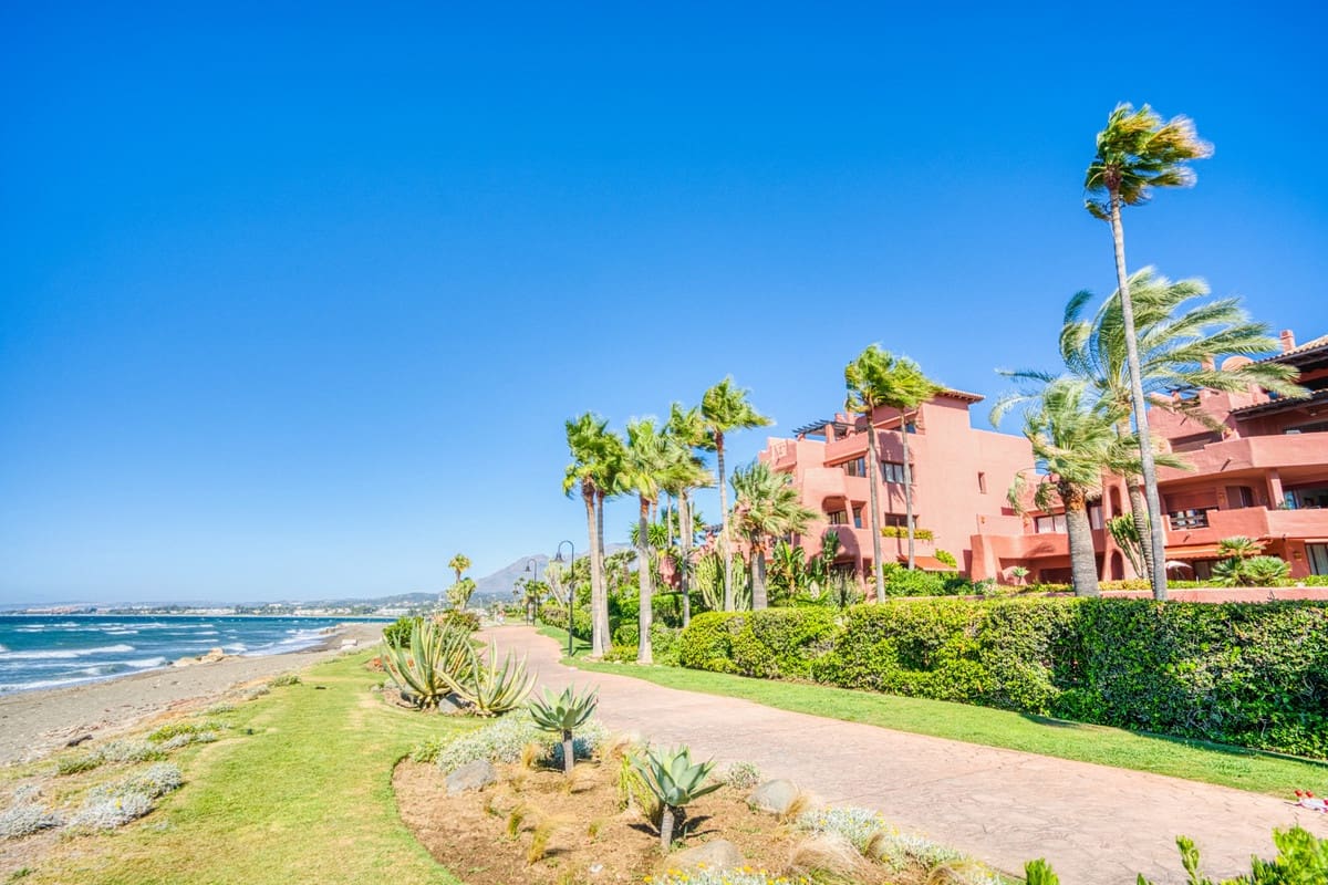 3 quarto Apartamento para venda em Estepona - 1 800 000 € (Ref: 9130503)
