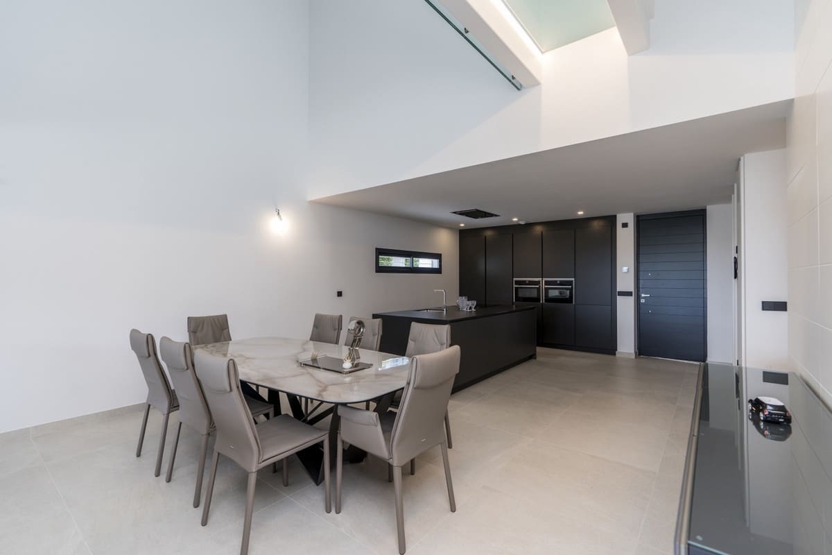 4 bedroom Townhouse for sale in Estepona with garage - € 2,150,000 (Ref: 9130505)