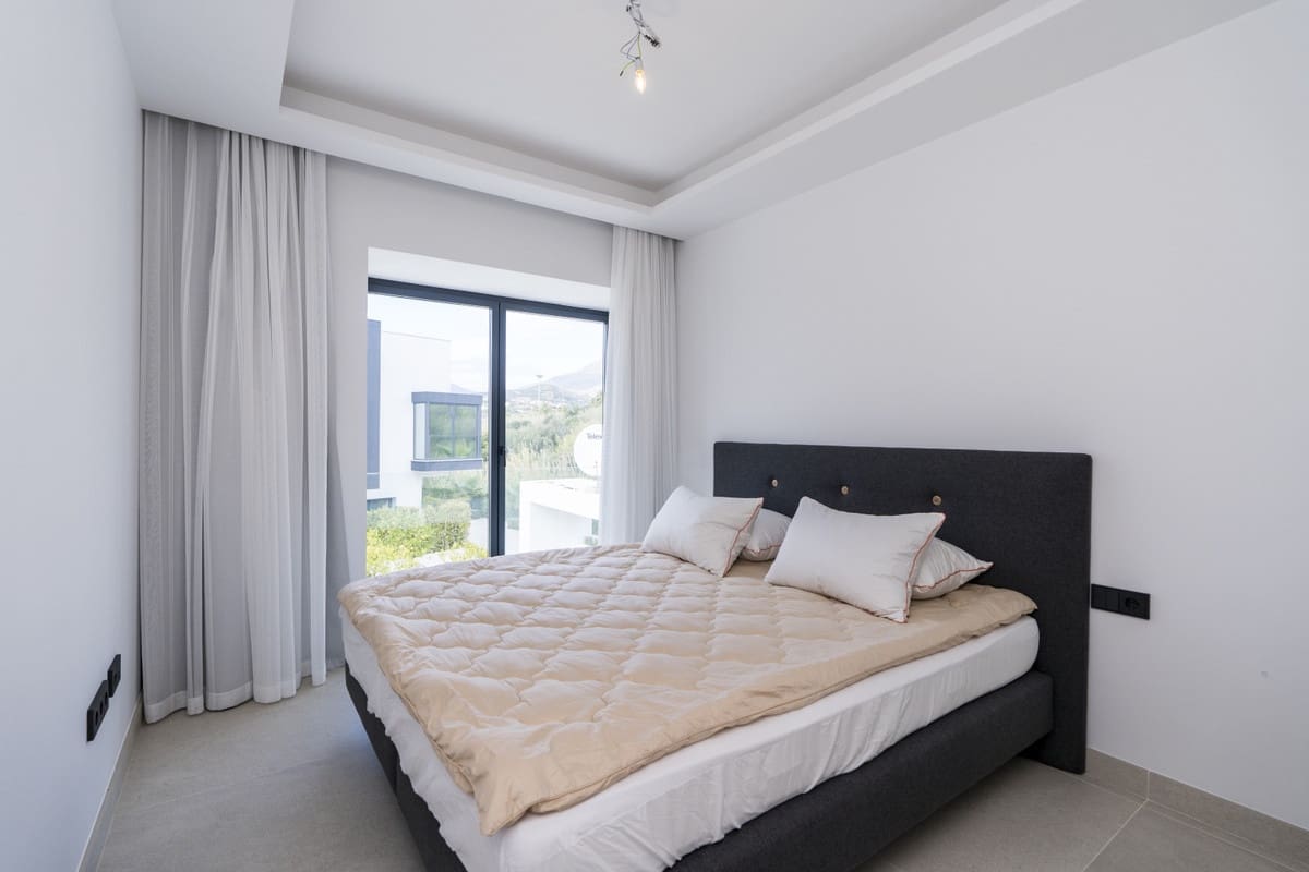 4 bedroom Townhouse for sale in Estepona with garage - € 2,150,000 (Ref: 9130505)