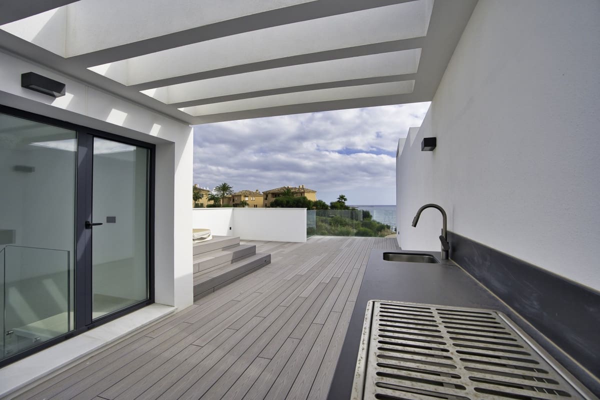 4 bedroom Townhouse for sale in Estepona with garage - € 2,150,000 (Ref: 9130505)