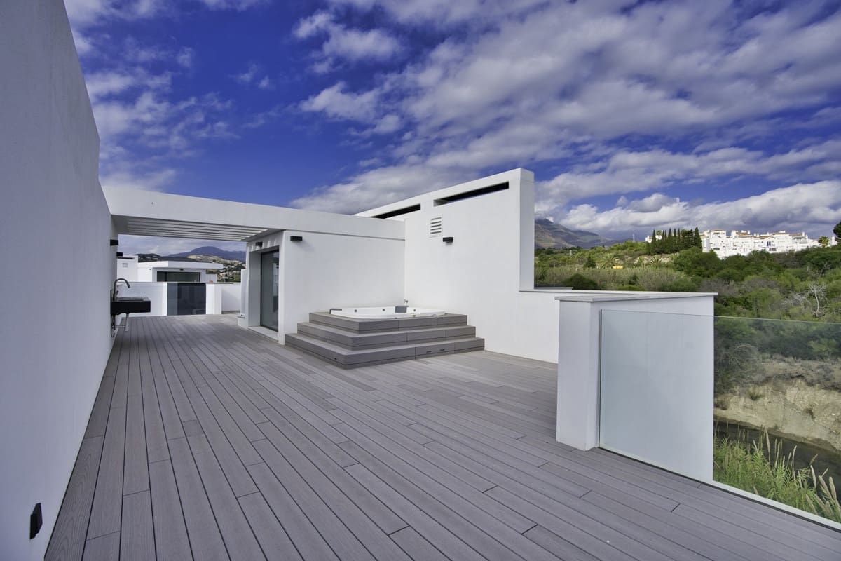 4 bedroom Townhouse for sale in Estepona with garage - € 2,150,000 (Ref: 9130505)