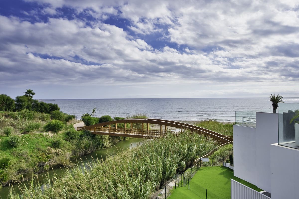 4 bedroom Townhouse for sale in Estepona with garage - € 2,150,000 (Ref: 9130505)