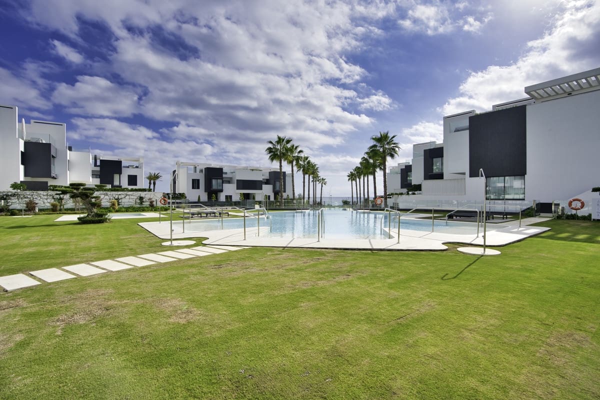 4 bedroom Townhouse for sale in Estepona with garage - € 2,150,000 (Ref: 9130505)