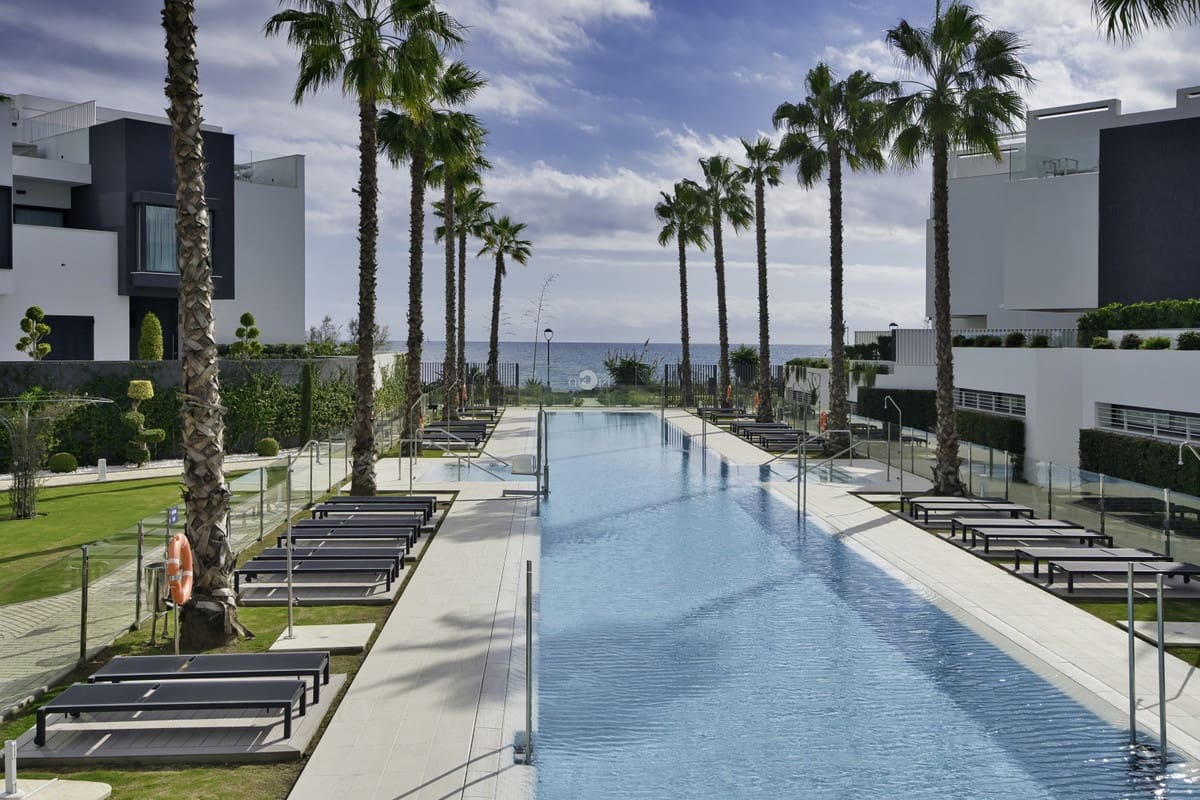 4 soveværelse Byhus til salg i Estepona med garage - € 2.150.000 (Ref: 9130505)