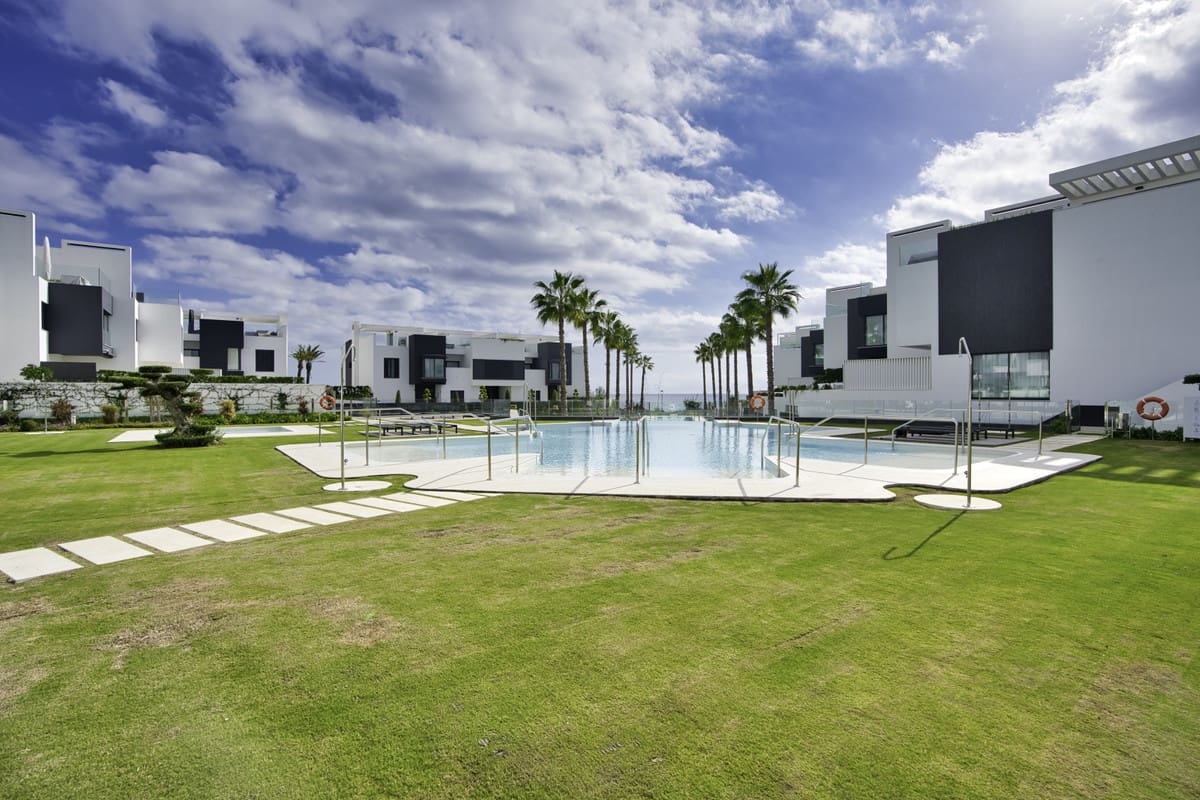 4 soveværelse Byhus til salg i Estepona med garage - € 2.150.000 (Ref: 9130505)