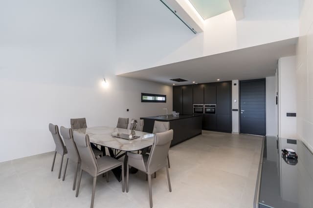 4 soveværelse Byhus til salg i Estepona med garage - € 2.150.000 (Ref: 9130505)