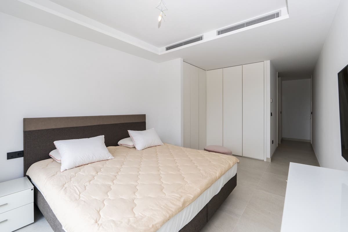 4 bedroom Townhouse for sale in Estepona with garage - € 2,150,000 (Ref: 9130505)