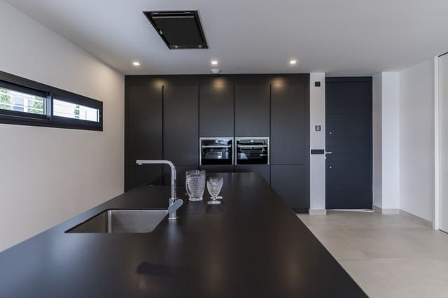 4 soverom Hus til salgs i Estepona med garasje - € 2 150 000 (Ref: 9130505)