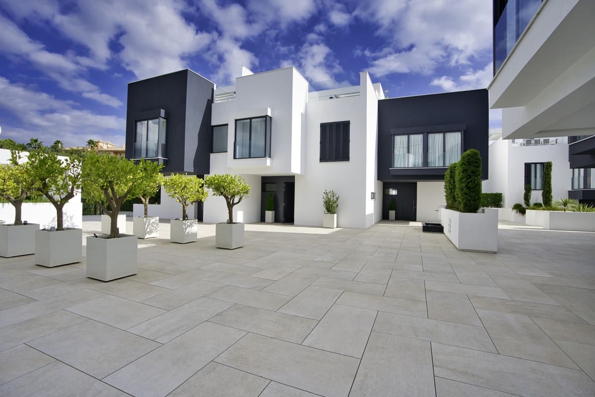 4 bedroom Townhouse for sale in Estepona with garage - € 2,150,000 (Ref: 9130505)