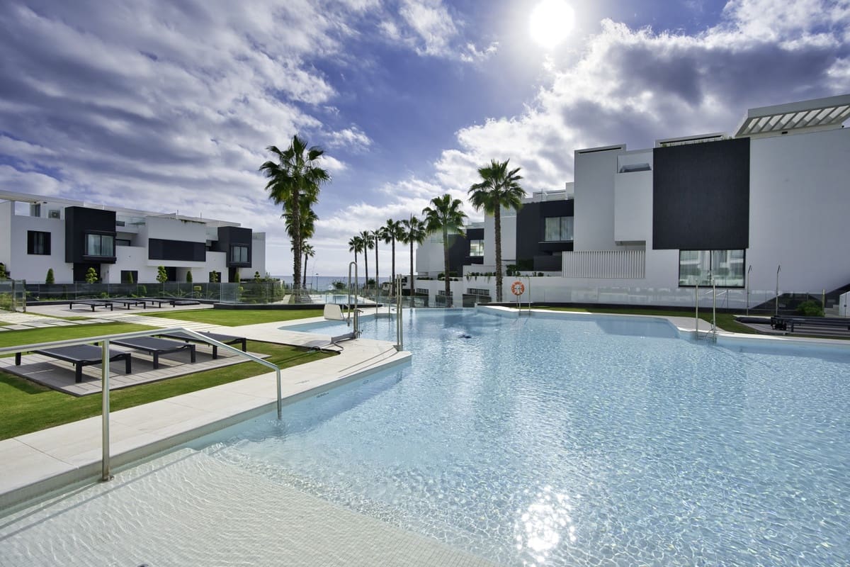 4 bedroom Townhouse for sale in Estepona with garage - € 2,150,000 (Ref: 9130505)
