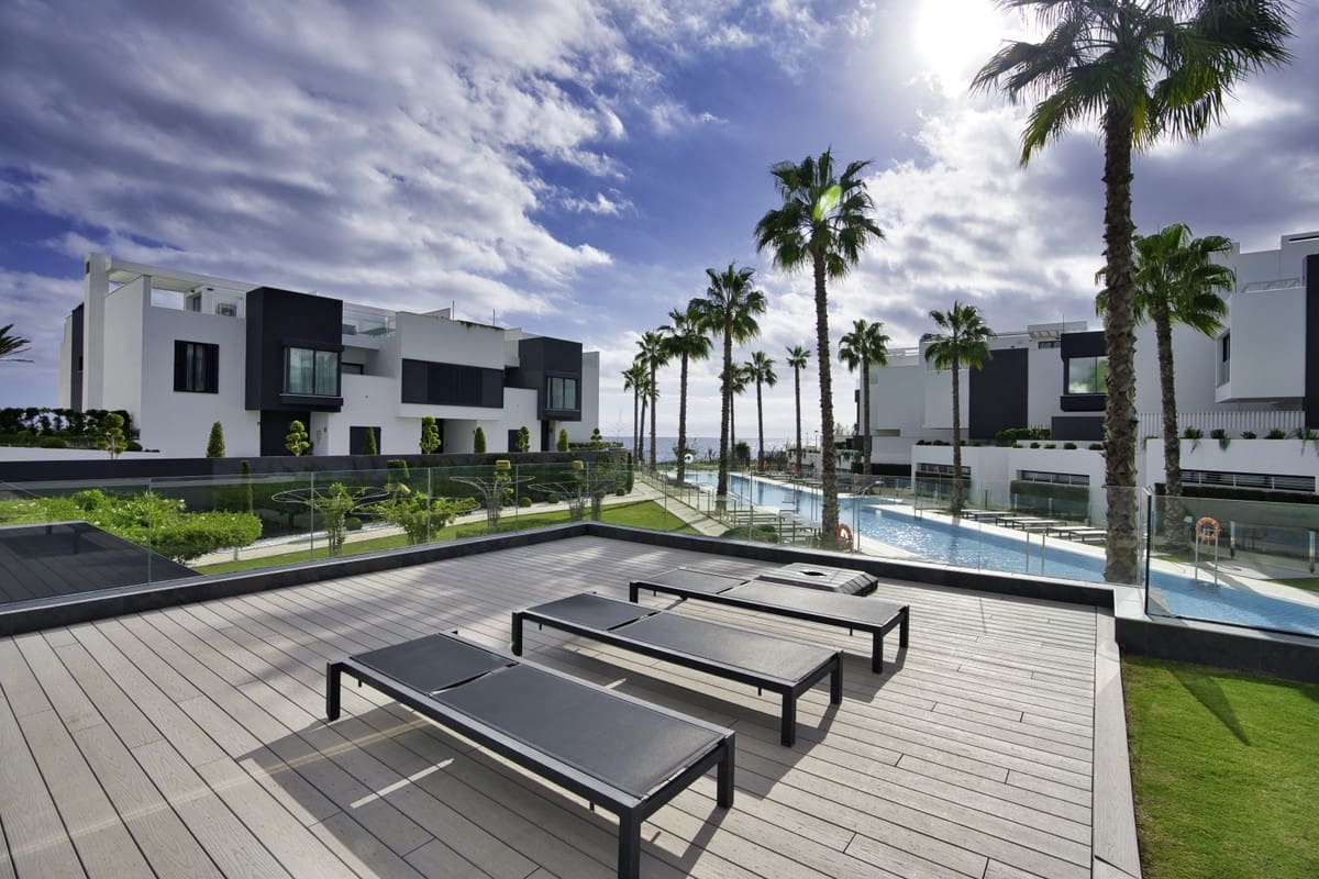 4 bedroom Townhouse for sale in Estepona with garage - € 2,150,000 (Ref: 9130505)
