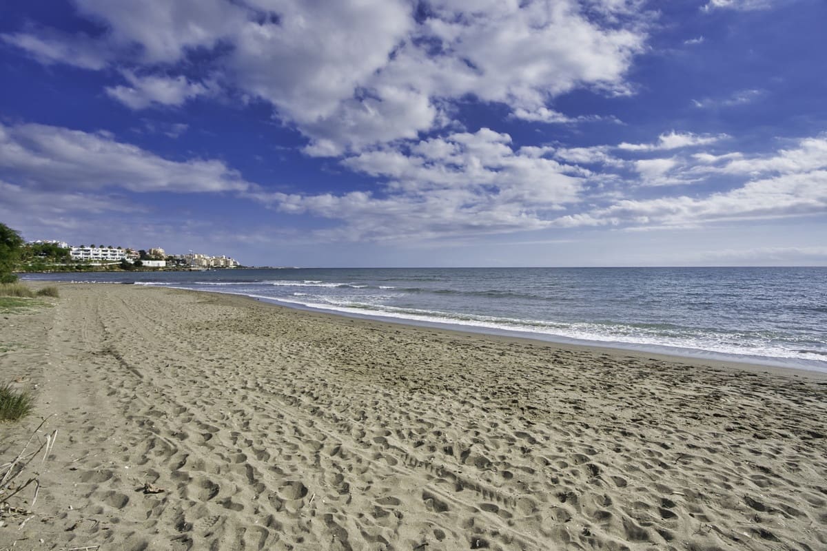 4 bedroom Townhouse for sale in Estepona with garage - € 2,150,000 (Ref: 9130505)