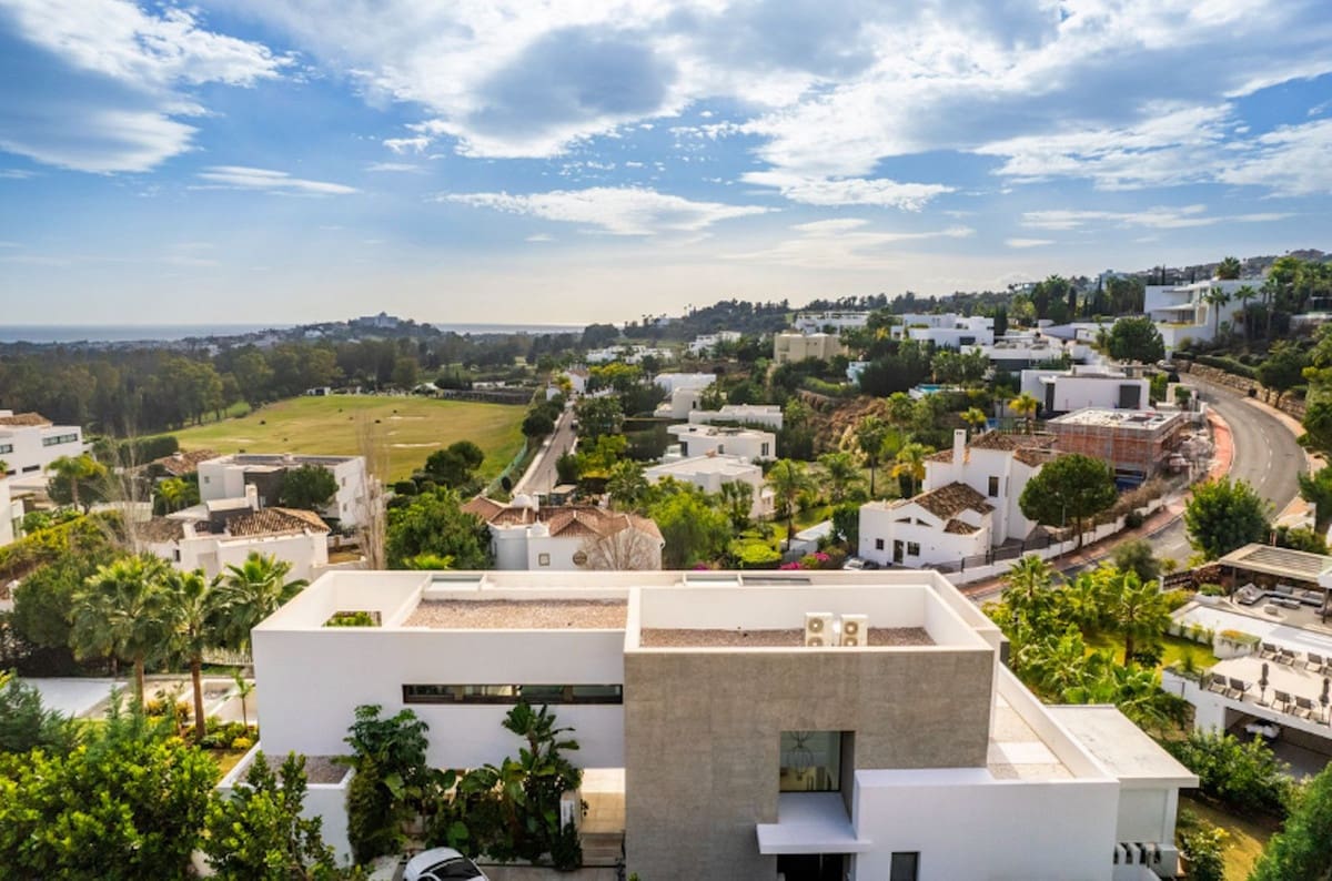 4 bedroom Villa for sale in Benahavis with garage - € 3,600,000 (Ref: 9131384)