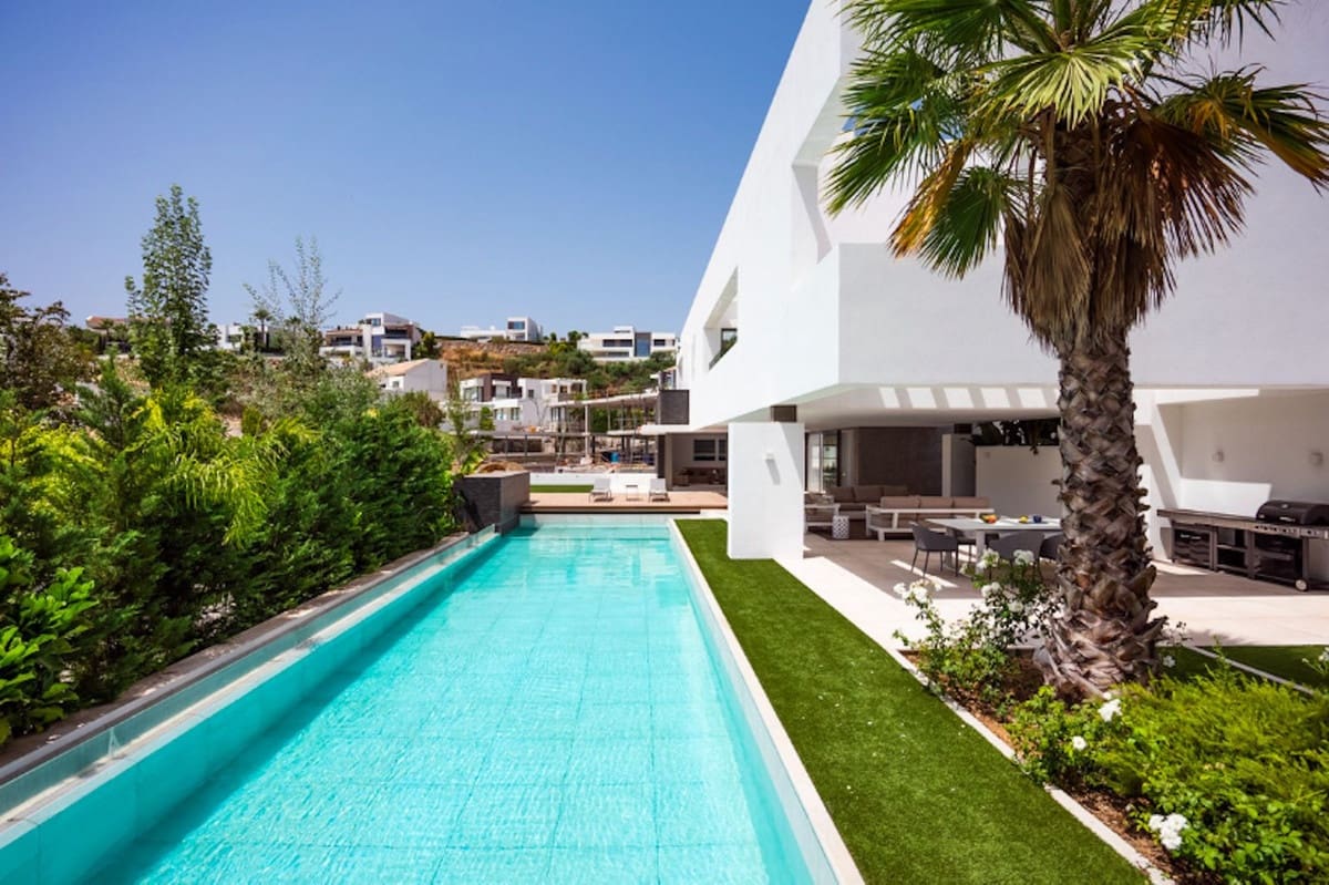 4 bedroom Villa for sale in Benahavis with garage - € 3,600,000 (Ref: 9131384)
