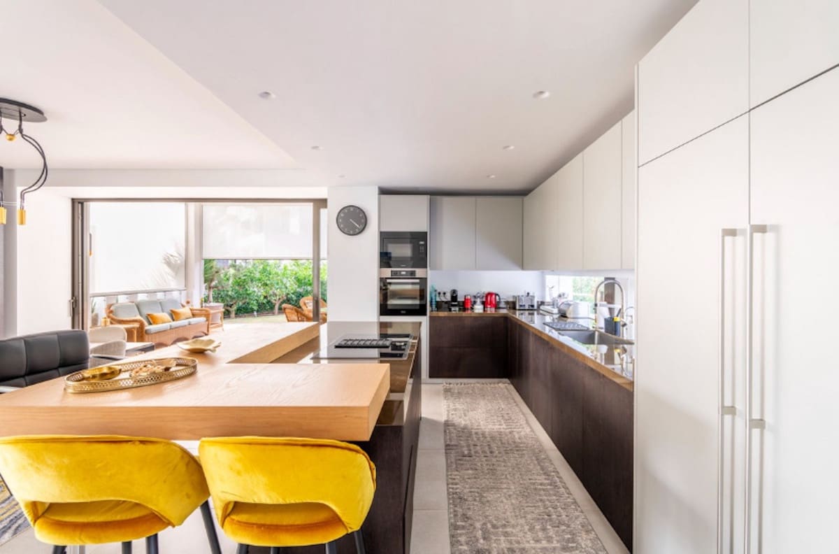 4 bedroom Villa for sale in Benahavis with garage - € 3,600,000 (Ref: 9131384)