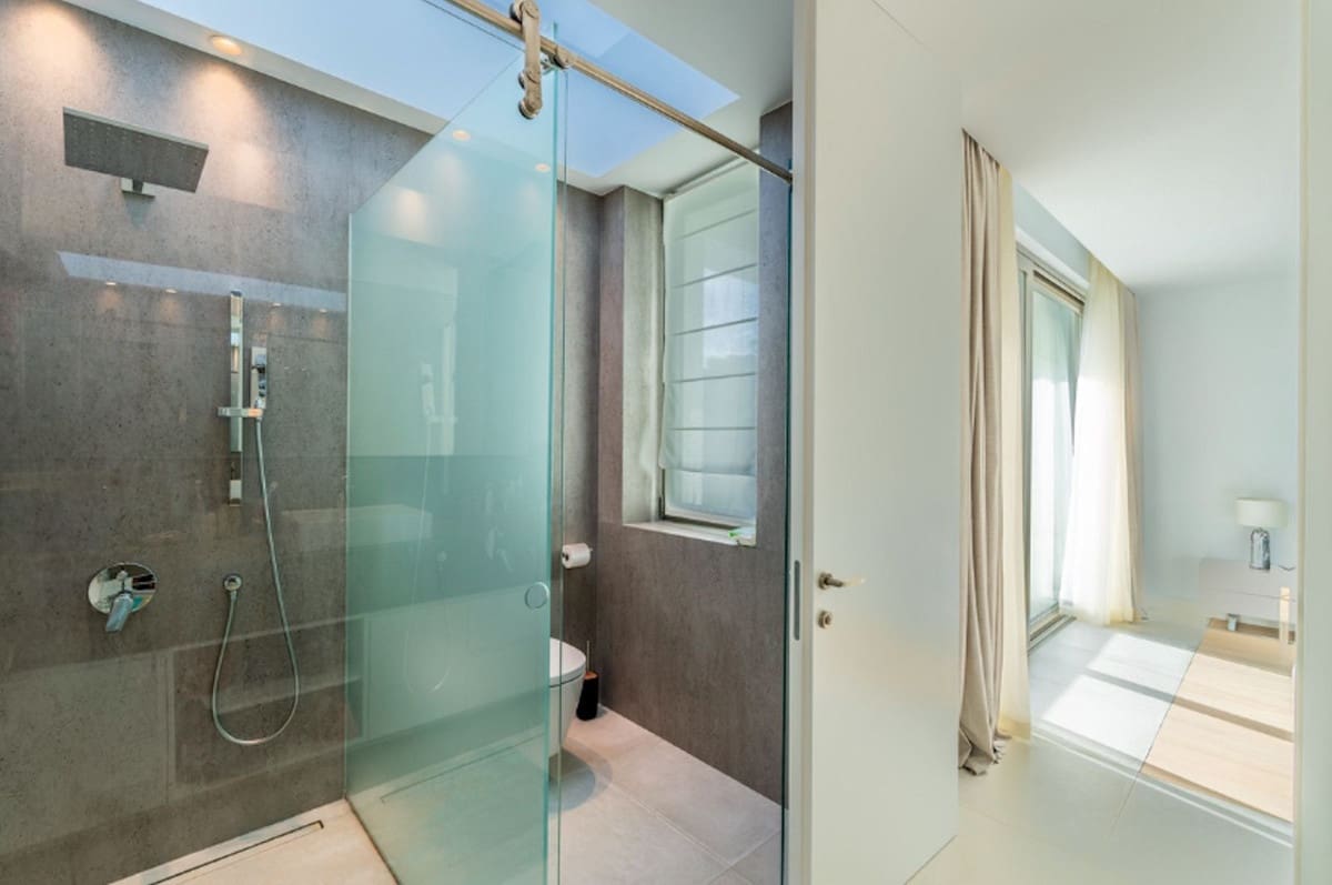 4 bedroom Villa for sale in Benahavis with garage - € 3,600,000 (Ref: 9131384)