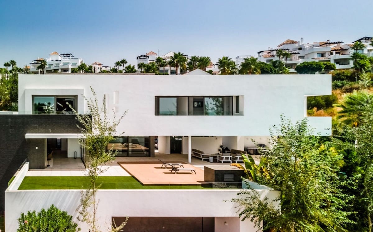 4 bedroom Villa for sale in Benahavis with garage - € 3,600,000 (Ref: 9131384)