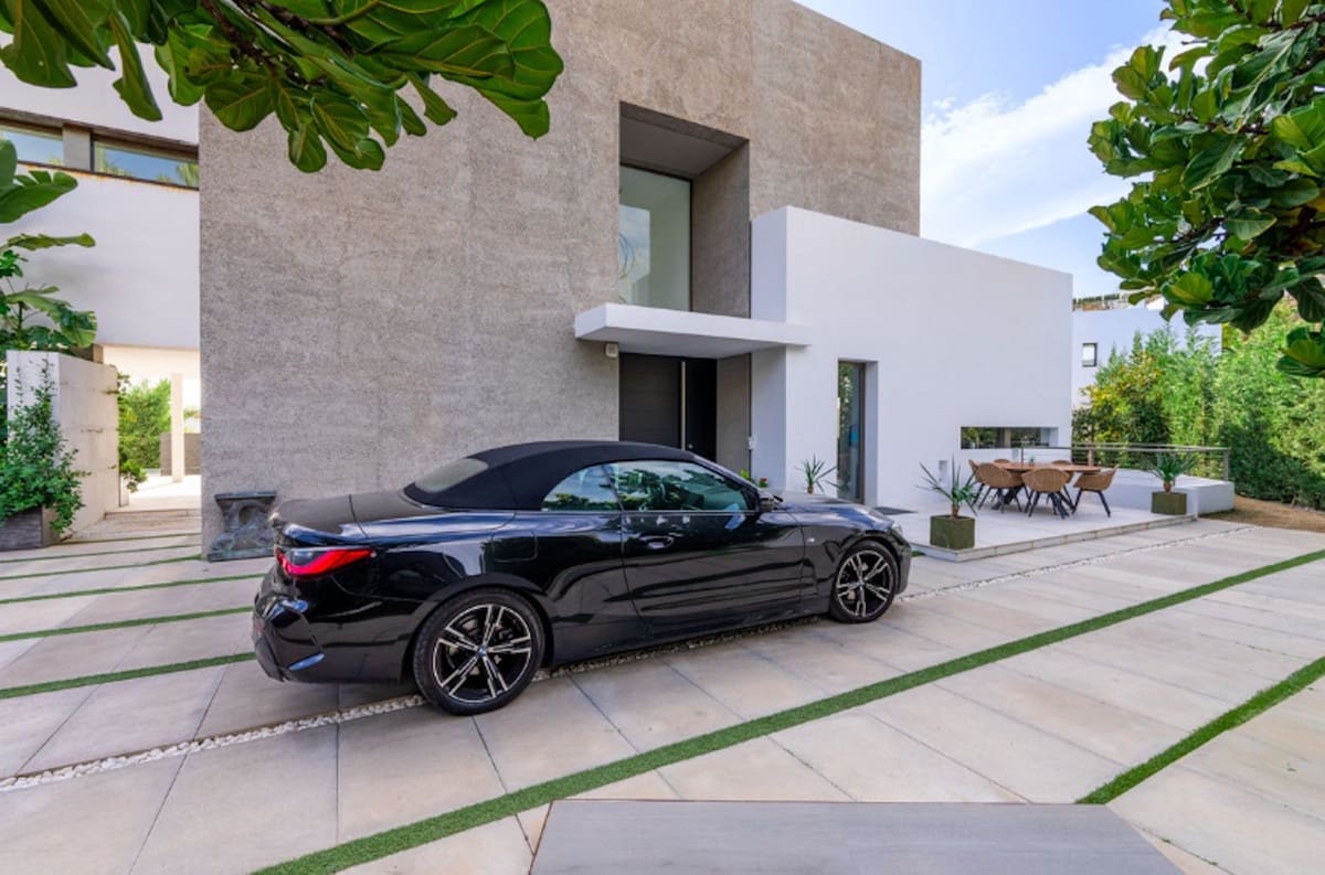 4 bedroom Villa for sale in Benahavis with garage - € 3,600,000 (Ref: 9131384)